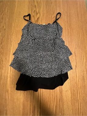 ST. John’s Bay MSRP $109 plus size 12 one piece swim suit bathing suit